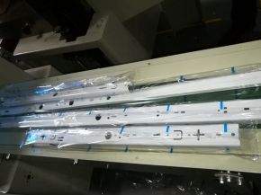 长条导轨五金配件包装样品图
